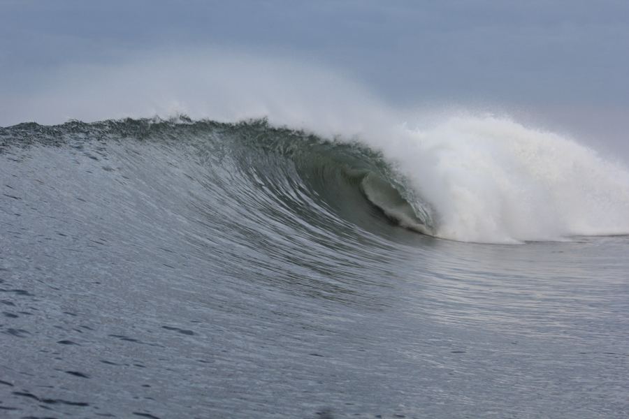 A perfect barreling wave at Las Flores