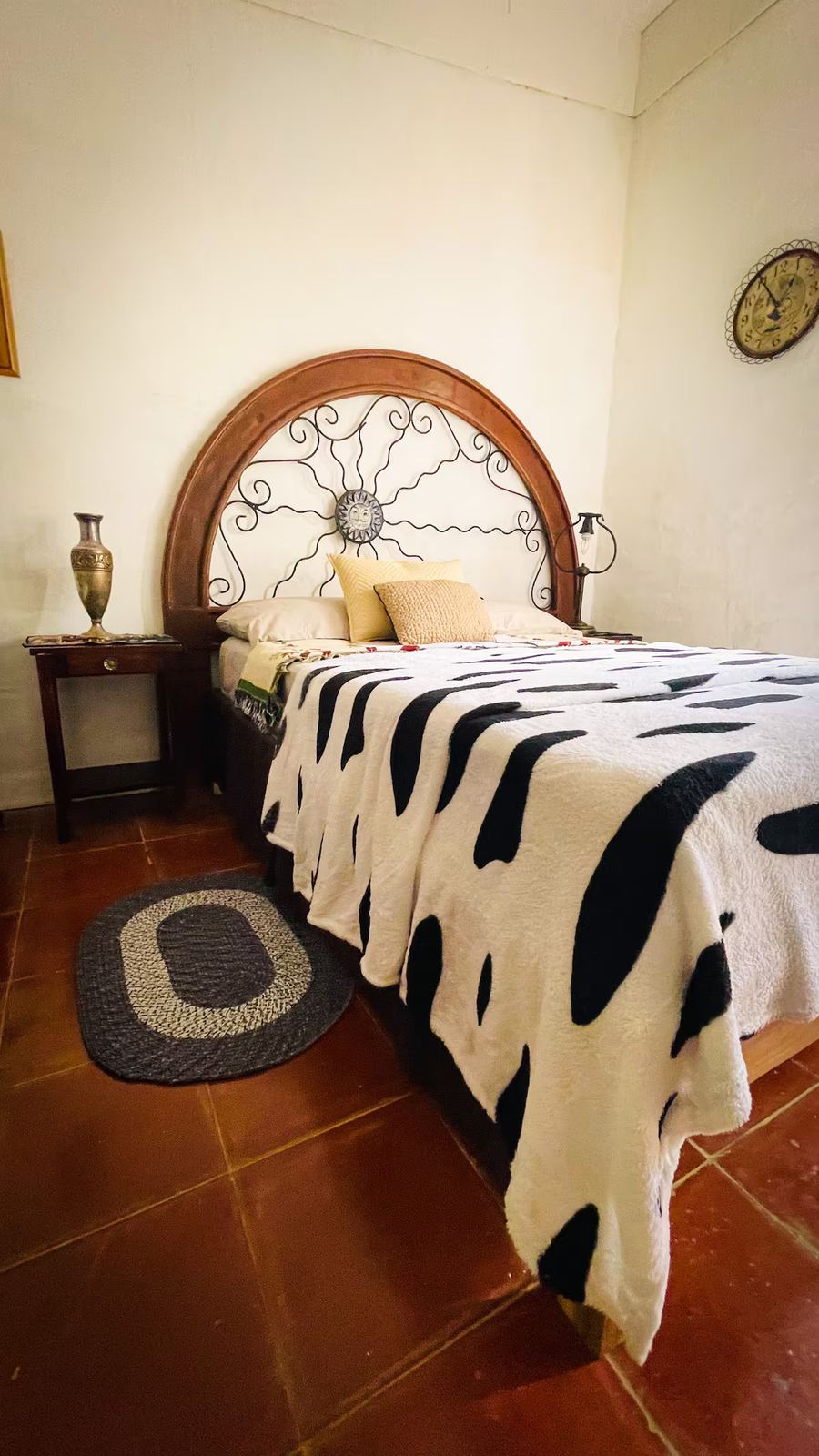 Cabin bedroom with arched wooden headboard at Monte Berat
